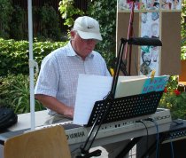 Wie in jedem Jahr: Dieter Konrad am Keyboard